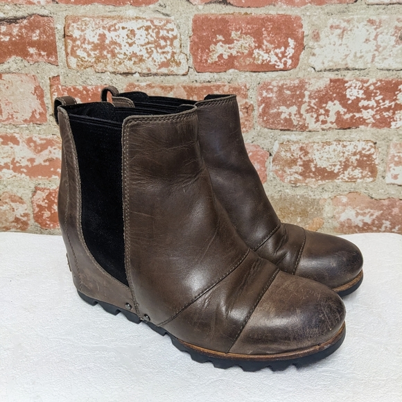 Sorel Lea Wedge Boots Women's size 8.  Bx E - Picture 1 of 8